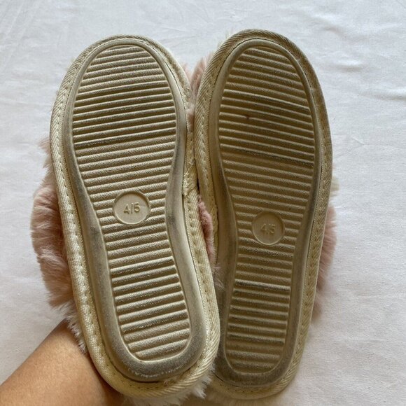Target Pink Fuzzy Sandal Slippers Size 4/5 - Picture 4 of 5